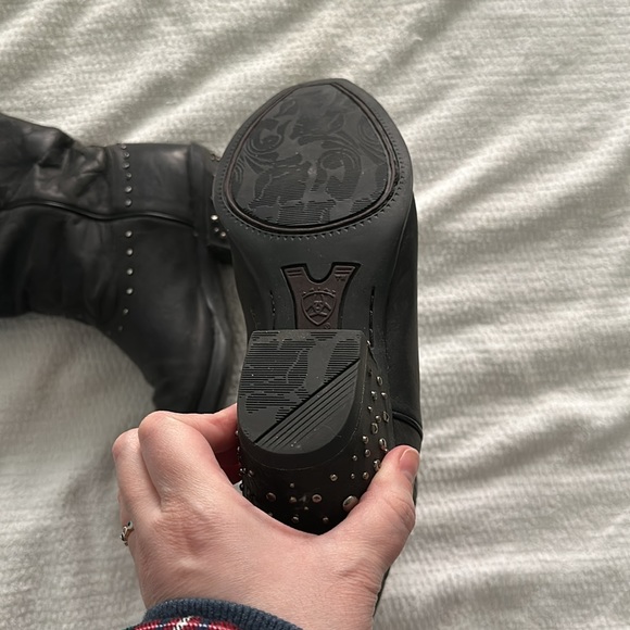 Ariat studded boots - size 8 in black - Picture 4 of 9